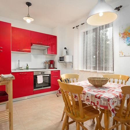 Red Apartment Vrsar Exterior foto