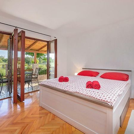Red Apartment Vrsar Exterior foto