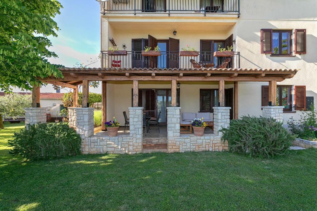 Red Apartment Vrsar Exterior foto