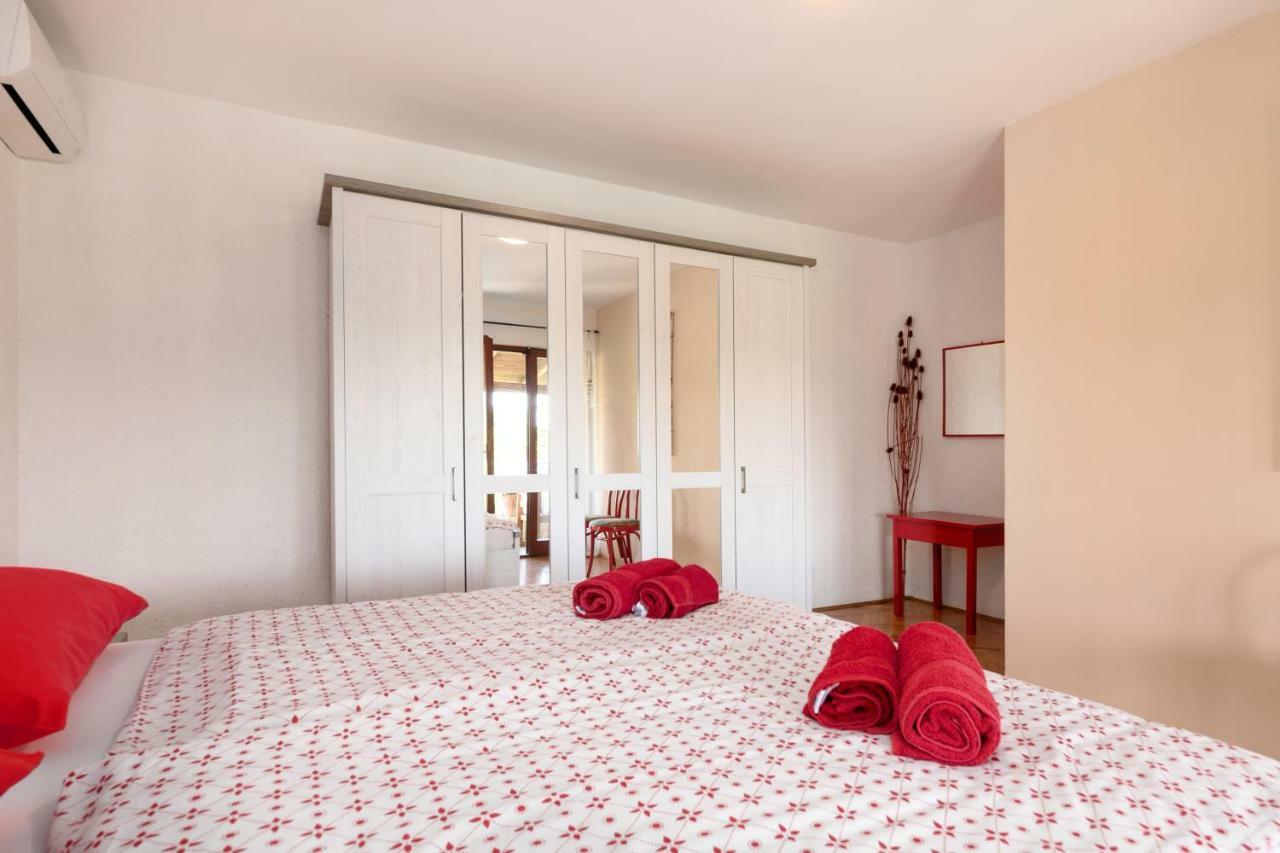 Red Apartment Vrsar Exterior foto