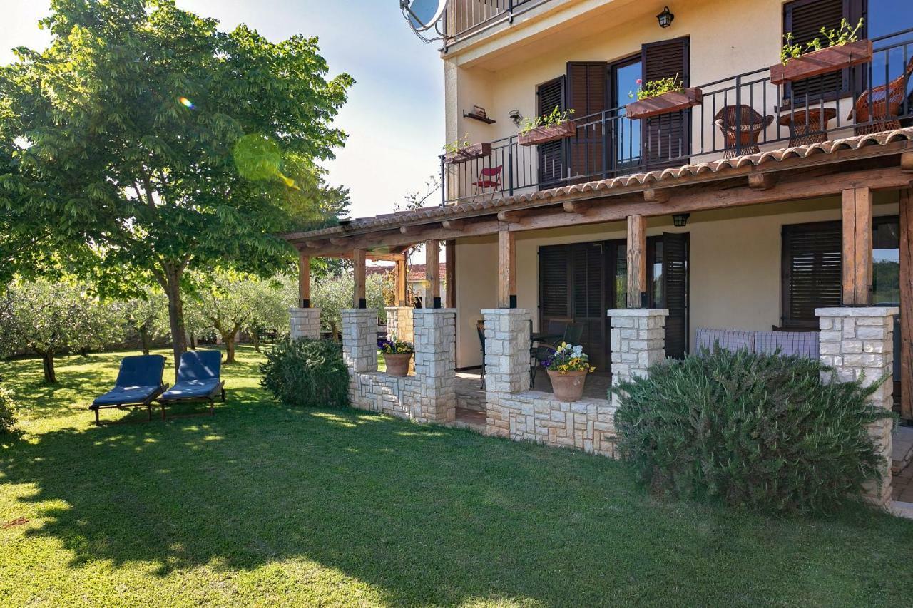 Red Apartment Vrsar Exterior foto