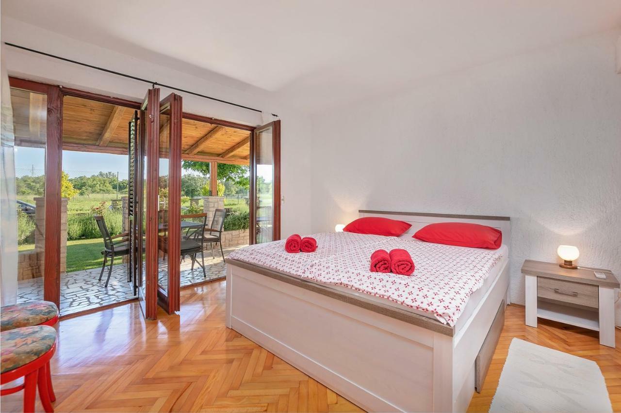 Red Apartment Vrsar Exterior foto